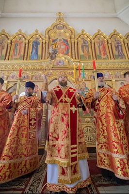 Митрополит Игнатий совершил Божественную литургию в храме в честь иконы Божией Матери «Нечаянная Радость» г. Саратова