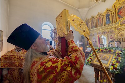 Митрополит Игнатий совершил Божественную литургию в храме в честь иконы Божией Матери «Нечаянная Радость» г. Саратова