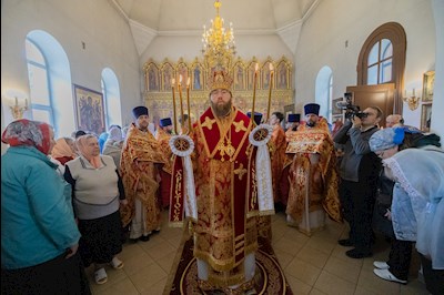 Митрополит Игнатий совершил Божественную литургию в храме в честь иконы Божией Матери «Нечаянная Радость» г. Саратова