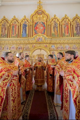 Митрополит Игнатий совершил Божественную литургию в храме в честь иконы Божией Матери «Нечаянная Радость» г. Саратова