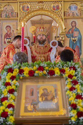 Митрополит Игнатий совершил Божественную литургию в храме в честь иконы Божией Матери «Нечаянная Радость» г. Саратова