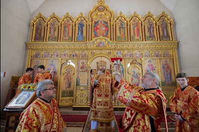 Митрополит Игнатий совершил Божественную литургию в храме в честь иконы Божией Матери «Нечаянная Радость» г. Саратова