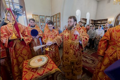 Митрополит Игнатий совершил Божественную литургию в храме в честь иконы Божией Матери «Нечаянная Радость» г. Саратова