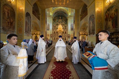 Митрополит Игнатий совершил Божественную литургию в Покровском соборе г. Саратова
