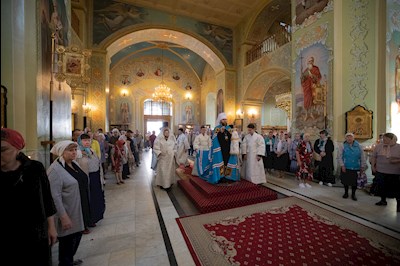 Митрополит Игнатий совершил Божественную литургию в Покровском соборе г. Саратова