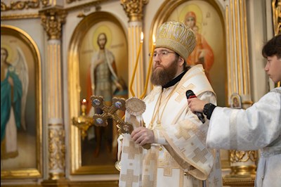 Митрополит Игнатий совершил Божественную литургию в Покровском соборе г. Саратова