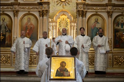 Митрополит Игнатий совершил Божественную литургию в Покровском соборе г. Саратова