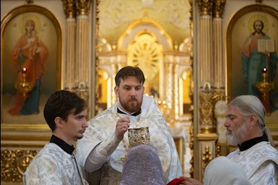 Митрополит Игнатий совершил Божественную литургию в Покровском соборе г. Саратова