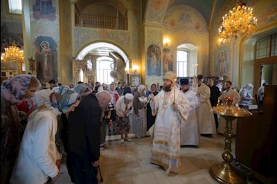 Митрополит Игнатий совершил Божественную литургию в Покровском соборе г. Саратова