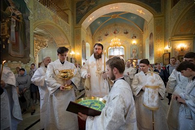 Митрополит Игнатий совершил Божественную литургию в Покровском соборе г. Саратова