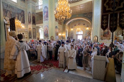 Митрополит Игнатий совершил Божественную литургию в Покровском соборе г. Саратова