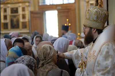 Митрополит Игнатий совершил Божественную литургию в Покровском соборе г. Саратова