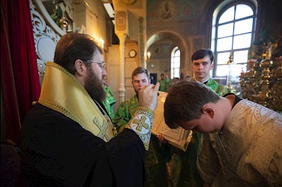 Митрополит Игнатий совершил всенощное бдение в Свято-Троицком кафедральном соборе г. Покровска (Энгельса)