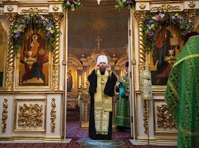Митрополит Игнатий совершил всенощное бдение в Свято-Троицком кафедральном соборе г. Покровска (Энгельса)