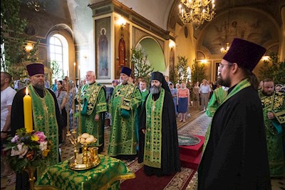 Митрополит Игнатий совершил всенощное бдение в Свято-Троицком кафедральном соборе г. Покровска (Энгельса)