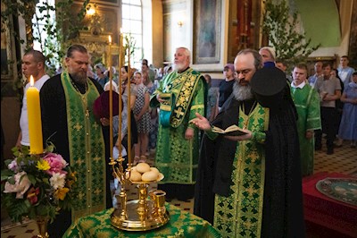 Митрополит Игнатий совершил всенощное бдение в Свято-Троицком кафедральном соборе г. Покровска (Энгельса)