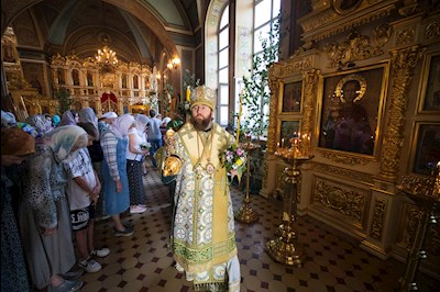 Митрополит Игнатий совершил всенощное бдение в Свято-Троицком кафедральном соборе г. Покровска (Энгельса)