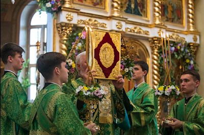 Митрополит Игнатий совершил всенощное бдение в Свято-Троицком кафедральном соборе г. Покровска (Энгельса)