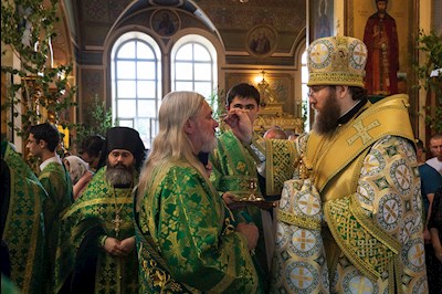 Митрополит Игнатий совершил всенощное бдение в Свято-Троицком кафедральном соборе г. Покровска (Энгельса)