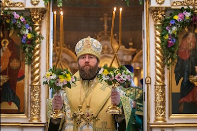 Митрополит Игнатий совершил всенощное бдение в Свято-Троицком кафедральном соборе г. Покровска (Энгельса)