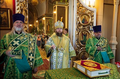 Митрополит Игнатий совершил всенощное бдение в Свято-Троицком кафедральном соборе г. Покровска (Энгельса)