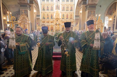 Митрополит Игнатий совершил Божественную литургию в Свято-Троицком кафедральном соборе г. Покровска (Энгельса)