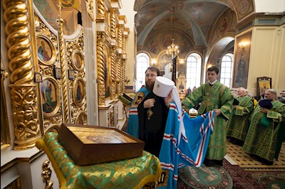 Митрополит Игнатий совершил Божественную литургию в Свято-Троицком кафедральном соборе г. Покровска (Энгельса)