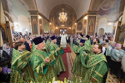 Митрополит Игнатий совершил Божественную литургию в Свято-Троицком кафедральном соборе г. Покровска (Энгельса)