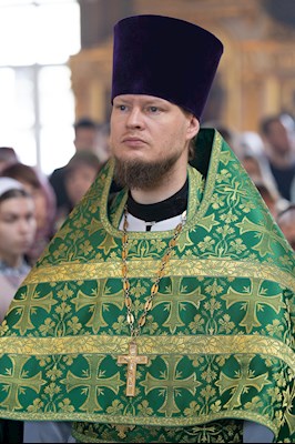 Митрополит Игнатий совершил Божественную литургию в Свято-Троицком кафедральном соборе г. Покровска (Энгельса)