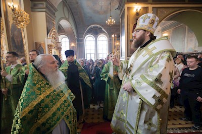 Митрополит Игнатий совершил Божественную литургию в Свято-Троицком кафедральном соборе г. Покровска (Энгельса)