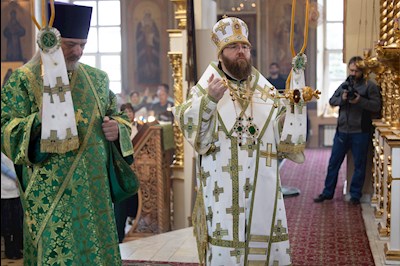 Митрополит Игнатий совершил Божественную литургию в Свято-Троицком кафедральном соборе г. Покровска (Энгельса)