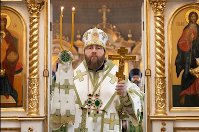 Митрополит Игнатий совершил Божественную литургию в Свято-Троицком кафедральном соборе г. Покровска (Энгельса)