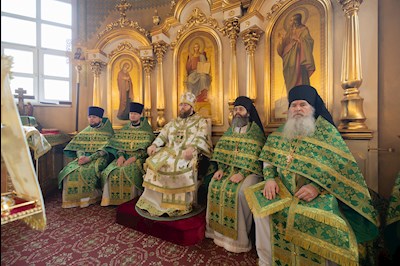 Митрополит Игнатий совершил Божественную литургию в Свято-Троицком кафедральном соборе г. Покровска (Энгельса)