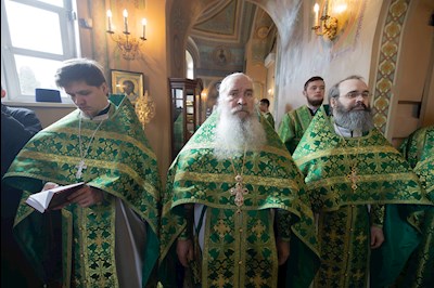 Митрополит Игнатий совершил Божественную литургию в Свято-Троицком кафедральном соборе г. Покровска (Энгельса)