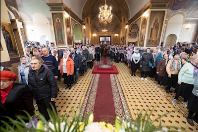 Митрополит Игнатий совершил Божественную литургию в Свято-Троицком кафедральном соборе г. Покровска (Энгельса)