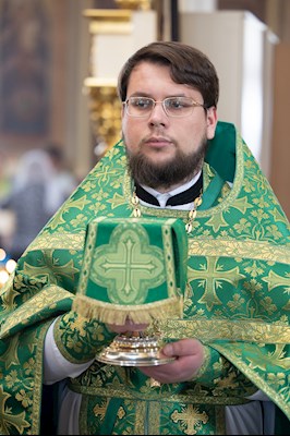 Митрополит Игнатий совершил Божественную литургию в Свято-Троицком кафедральном соборе г. Покровска (Энгельса)