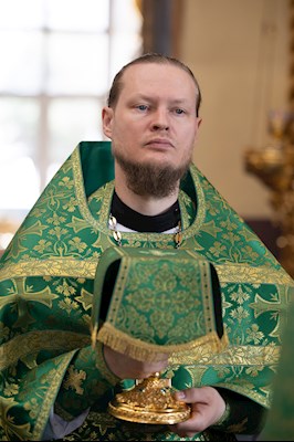 Митрополит Игнатий совершил Божественную литургию в Свято-Троицком кафедральном соборе г. Покровска (Энгельса)