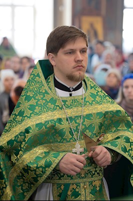 Митрополит Игнатий совершил Божественную литургию в Свято-Троицком кафедральном соборе г. Покровска (Энгельса)