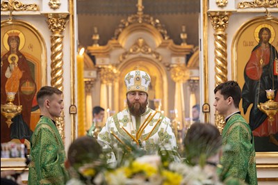 Митрополит Игнатий совершил Божественную литургию в Свято-Троицком кафедральном соборе г. Покровска (Энгельса)