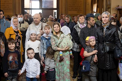 Митрополит Игнатий совершил Божественную литургию в Свято-Троицком кафедральном соборе г. Покровска (Энгельса)