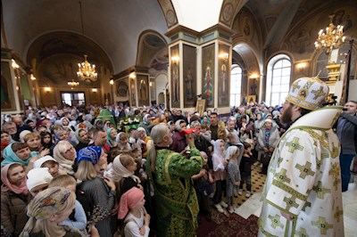 Митрополит Игнатий совершил Божественную литургию в Свято-Троицком кафедральном соборе г. Покровска (Энгельса)