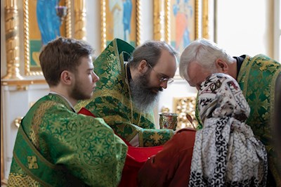 Митрополит Игнатий совершил Божественную литургию в Свято-Троицком кафедральном соборе г. Покровска (Энгельса)
