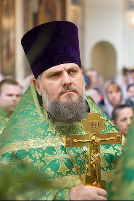 Митрополит Игнатий совершил Божественную литургию в Свято-Троицком кафедральном соборе г. Покровска (Энгельса)
