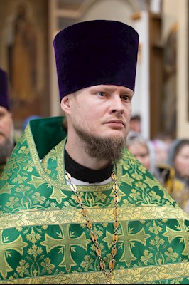 Митрополит Игнатий совершил Божественную литургию в Свято-Троицком кафедральном соборе г. Покровска (Энгельса)