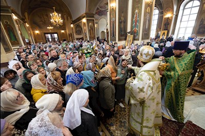 Митрополит Игнатий совершил Божественную литургию в Свято-Троицком кафедральном соборе г. Покровска (Энгельса)