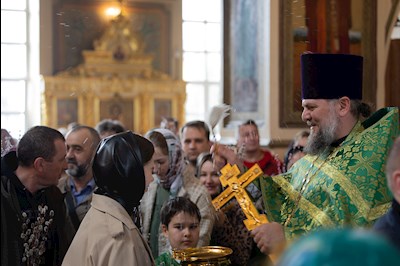 Митрополит Игнатий совершил Божественную литургию в Свято-Троицком кафедральном соборе г. Покровска (Энгельса)
