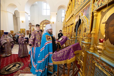 Митрополит Игнатий совершил Великую вечерню в соединении с Литургией святителя Василия Великого в Свято-Алексиевском женском монастыре г. Саратова