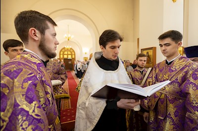 Митрополит Игнатий совершил Великую вечерню в соединении с Литургией святителя Василия Великого в Свято-Алексиевском женском монастыре г. Саратова