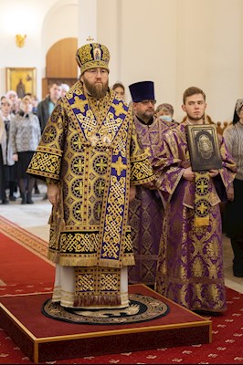 Митрополит Игнатий совершил Великую вечерню в соединении с Литургией святителя Василия Великого в Свято-Алексиевском женском монастыре г. Саратова