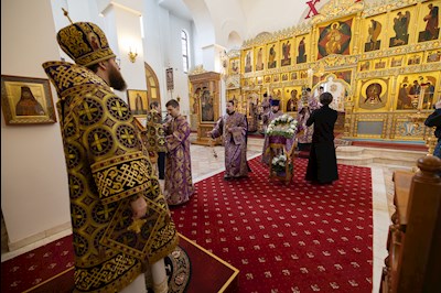 Митрополит Игнатий совершил Великую вечерню в соединении с Литургией святителя Василия Великого в Свято-Алексиевском женском монастыре г. Саратова